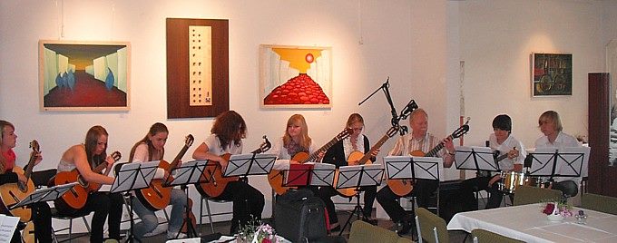 Auftritt Gitarrenensemble der Kreismusikschule Oberhavel Auftritt Gitarrenensemble der Kreismusikschule Oberhavel